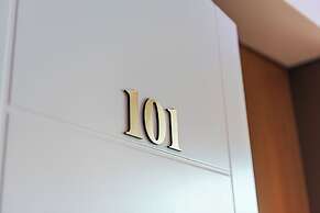 Marina Luxury Suites 101 Jacuzzi