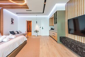 Marina Luxury Suites 101 Jacuzzi