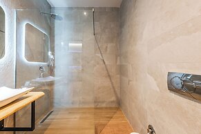 Marina Luxury Suites 101 Jacuzzi