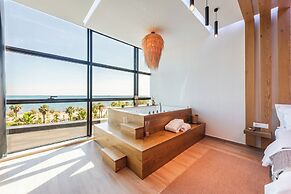 Marina Luxury Suites 101 Jacuzzi