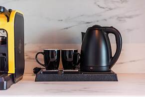 Marina Luxury Suites 101 Jacuzzi