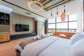 Marina Luxury Suites 101 Jacuzzi