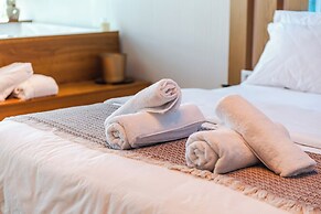 Marina Luxury Suites 101 Jacuzzi