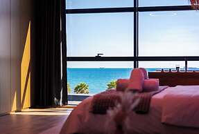 Marina Luxury Suites 101 Jacuzzi