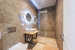Marina Luxury Suite 102 Sea View
