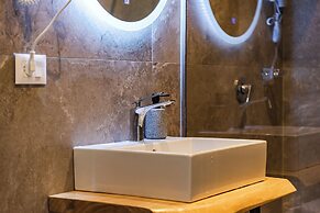 Marina Luxury Suite 102 Sea View