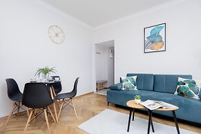 Apartment Near Łazienki by Renters