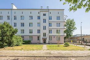 Apartment Near Łazienki by Renters
