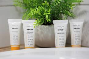 Apartment Near Łazienki by Renters