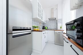 Apartment Near Łazienki by Renters