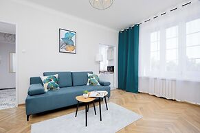 Apartment Near Łazienki by Renters