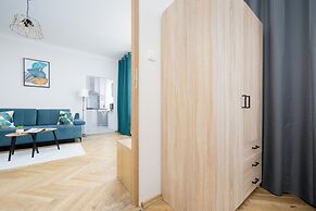 Apartment Near Łazienki by Renters