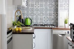 Apartment Near Łazienki by Renters