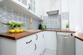 Apartment Near Łazienki by Renters