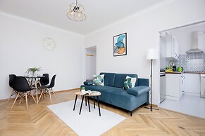 Apartment Near Łazienki by Renters