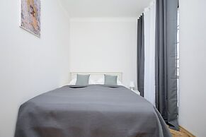 Apartment Near Łazienki by Renters