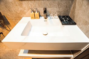 The Paradise Apartment - Luong Van Thang