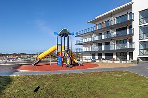 Apartment With Parking by Renters