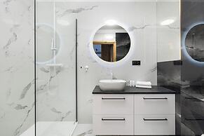 Apartment With Parking by Renters