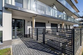 Apartment With Parking by Renters