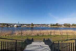 Apartment With Parking by Renters