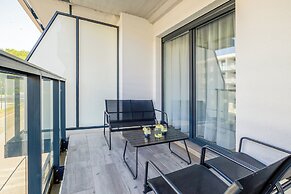 Apartment With Parking by Renters