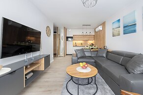 Apartment With Parking by Renters