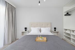 Apartment With Parking by Renters