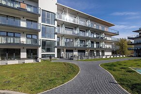 Apartment With Parking by Renters