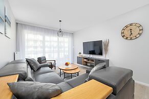 Apartment With Parking by Renters