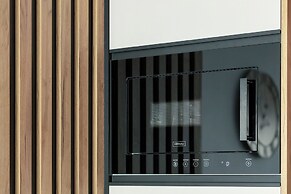 Apartment With Parking by Renters