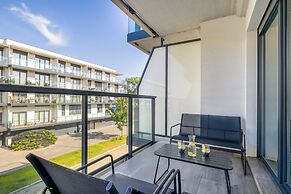 Apartment With Parking by Renters