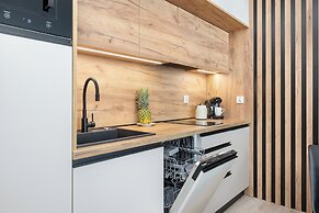 Apartment With Parking by Renters