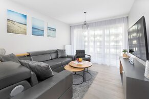 Apartment With Parking by Renters