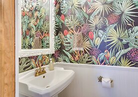 Victorian Lake Oasis