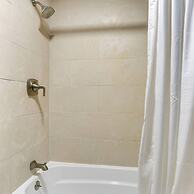 Victorian Lake Oasis