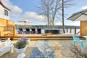 Victorian Lake Oasis