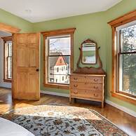 Victorian Lake Oasis