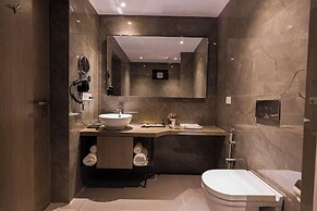 The Augusta Club & Resort