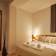 Charming Modern Apt in Trendy Gracia 5PP by Myrentalhost