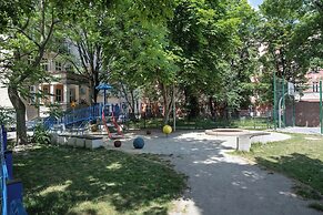 Wroclaw Apartment With Desk by Renters