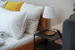 Wroclaw Apartment With Desk by Renters