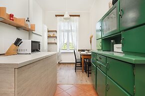 Wroclaw Apartment With Desk by Renters