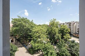 Wroclaw Apartment With Desk by Renters