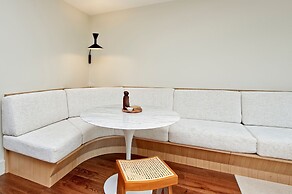 Luxury Designer Flat in Putney by Underthedoormat