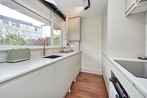 Luxury Designer Flat in Putney by Underthedoormat