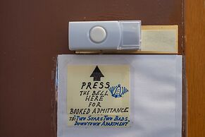 Three Stars Downtown Apartment