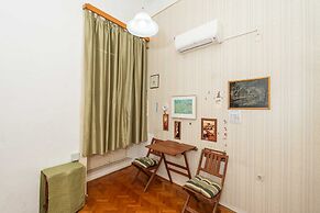 Three Stars Downtown Apartment