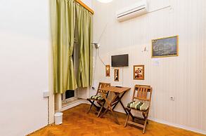 Three Stars Downtown Apartment