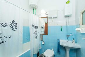 Three Stars Downtown Apartment